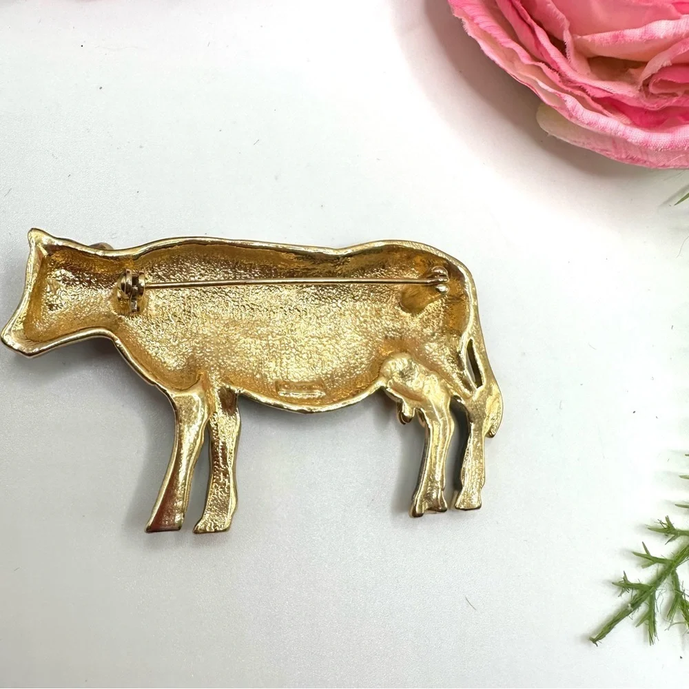 VINTAGE⚜️RARE AJC Black & White Enameled Cow Brooch